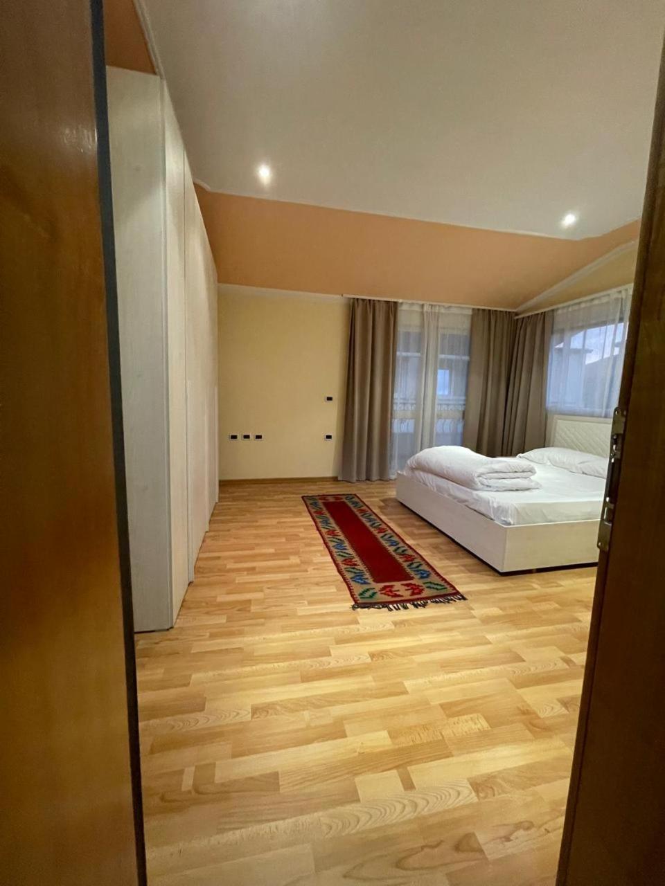 טיראנה Mandarine Hostel מראה חיצוני תמונה