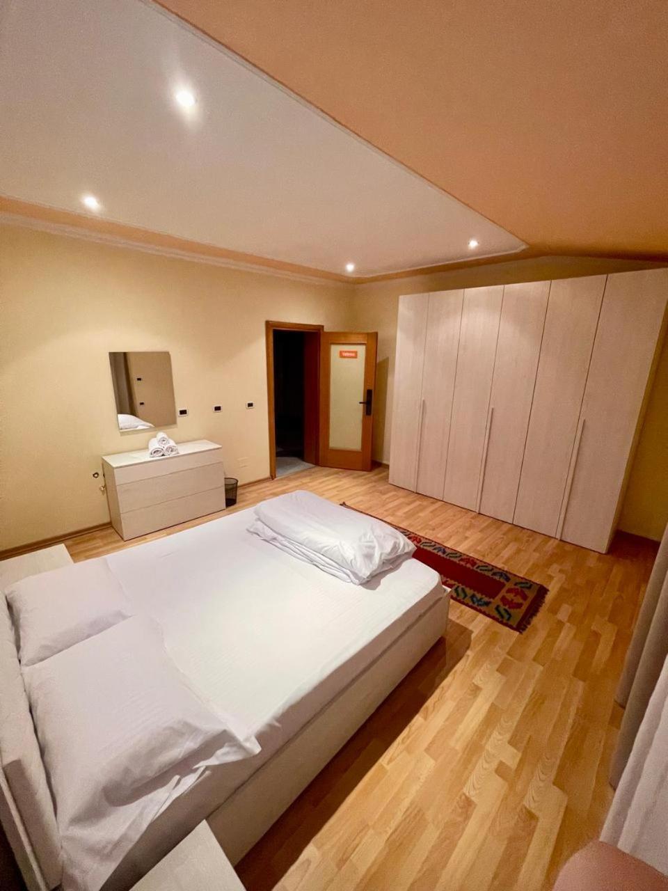 טיראנה Mandarine Hostel מראה חיצוני תמונה