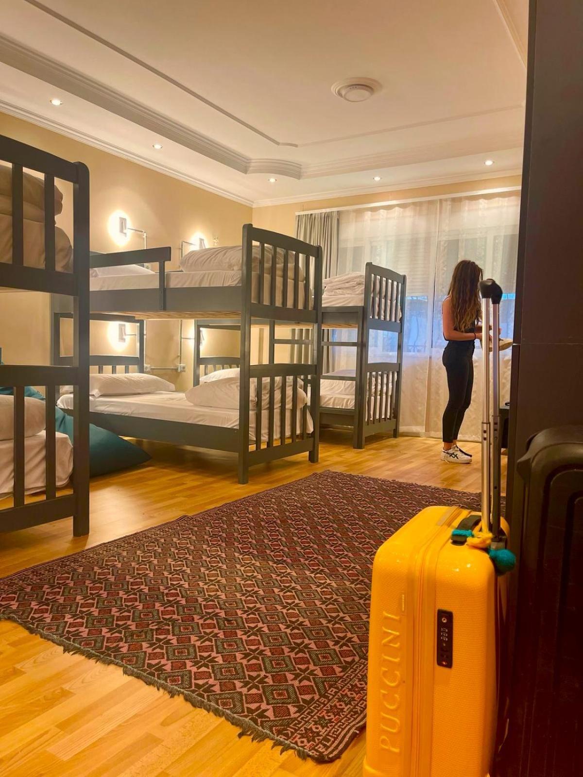 טיראנה Mandarine Hostel מראה חיצוני תמונה